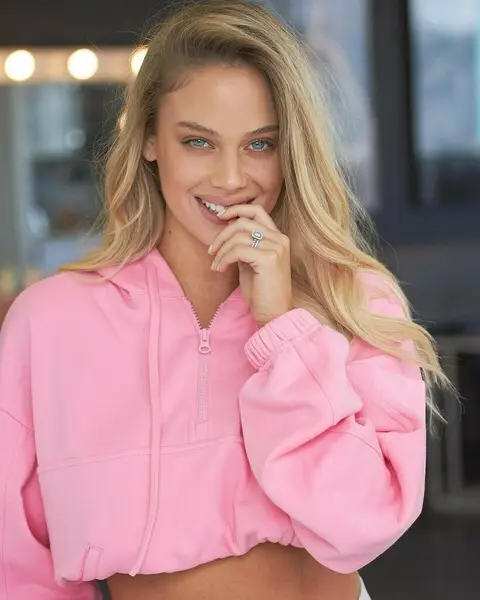 image by barzomer containing Hair, Pink, Blond, Lip, Beauty