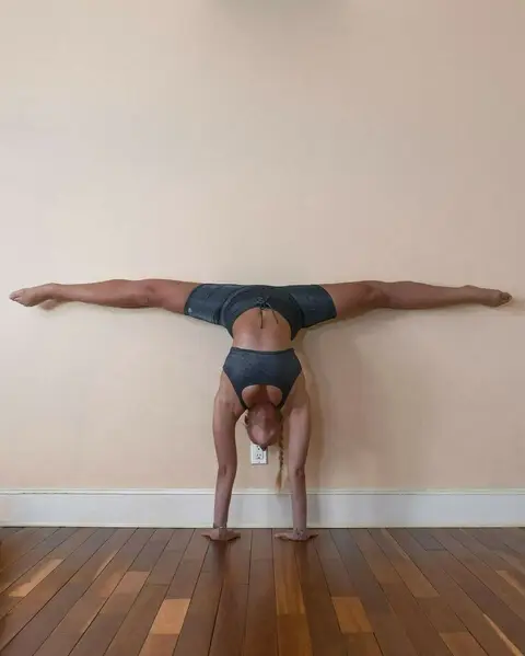Photo by Neyu - Yoga & Fitness in Kaanapali, Hawaii with @aloyoga, @aprendeyoga, and @yoga_with_neyu. Image may contain: one or more people, shoes and indoor