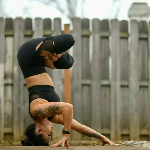Photo by Laura Kasperzak in Safe at Home with @aloyoga, and @alo. Image may contain: one or more people and outdoor