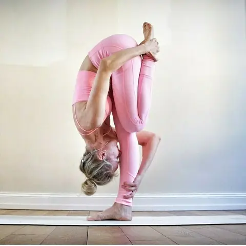 Photo shared by Ania on April 17, 2020 tagging @aloyoga. Image may contain: one or more people, shoes and indoor