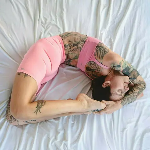 Photo shared by Eleonora Rachele Zampatti on April 18, 2020 tagging @aloyoga, @yogainspiration, and @yogagoals. Image may contain: one or more people, people sitting and indoor