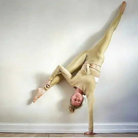 image by ania_75 containing Athletic dance move, Modern dance, Dancer, Leg, Dance
