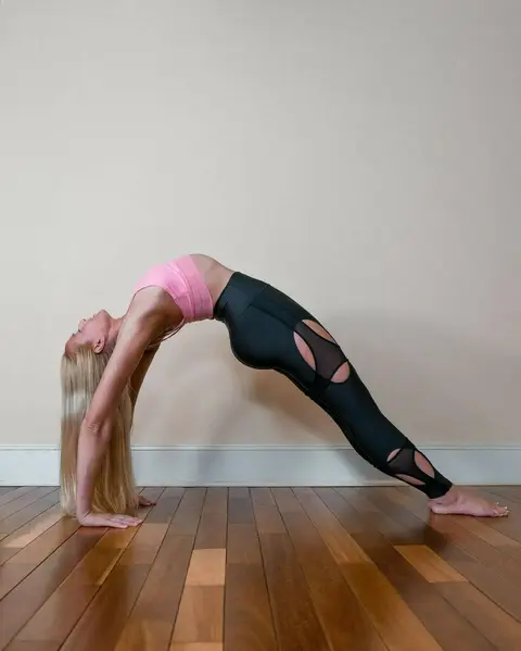 Photo by Neyu - Yoga & Fitness in Kaanapali, Hawaii with @aloyoga, @aprendeyoga, and @yoga_with_neyu. Image may contain: one or more people and shoes