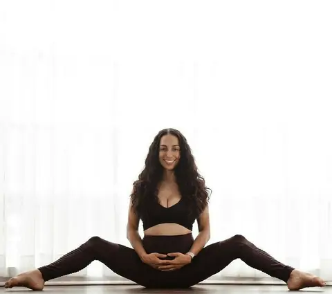 image by gabriella.dondero containing Physical fitness, Sitting, Leg, Shoulder, Knee
