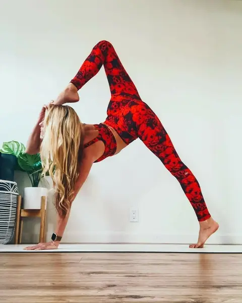 image by yoga_ky containing Red, Leg, Physical fitness, Sportswear, Leggings