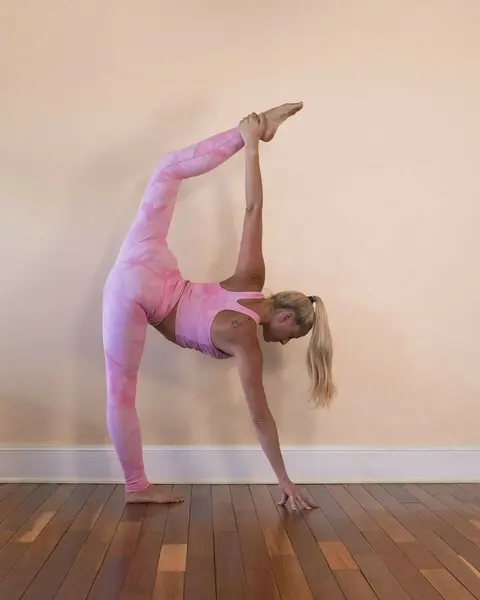 image by neyu_ma containing Joint, yoga pant, Shoulder, Active pants, Athletic dance move
