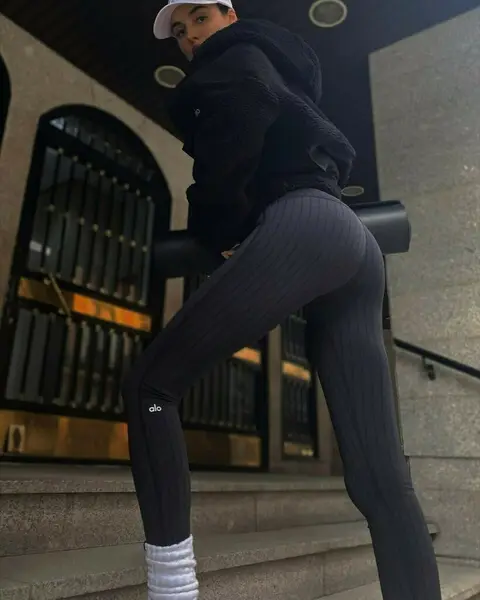 image%20by%20blancapadilla%20containing%20Joint%2C%20Leg%2C%20Street%20fashion%2C%20Sleeve%2C%20Waist