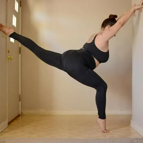 image by joe_lizzzzzz_yoga containing Joint, yoga pant, Leg, Plant, Active pants
