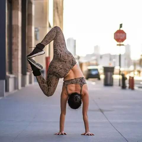 image%20by%20meliniseri%20containing%20Flash%20photography%2C%20Sky%2C%20Waist%2C%20Dance%2C%20Knee