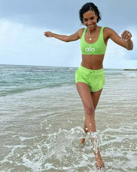 image%20by%20arlenissosa%20containing%20Hair%2C%20Head%2C%20Water%2C%20Smile%2C%20Sky