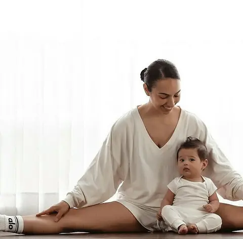 image%20by%20gabriella.dondero%20containing%20Joint%2C%20Comfort%2C%20Sleeve%2C%20Happy%2C%20Gesture