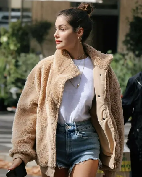 image by nouraridaofficial containing Joint, Outerwear, Hairstyle, Shoulder, Street fashion