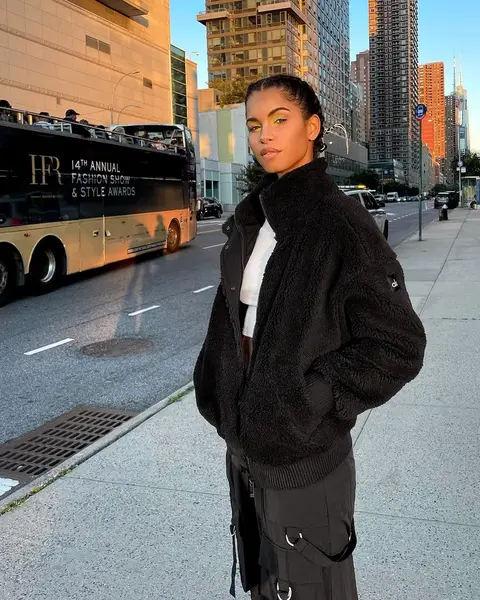 image by daianesodre containing Bus, Outerwear, Tire, Building, Sky
