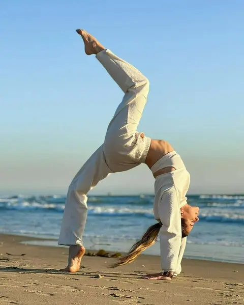 image by yoga_ky containing Sky, Water, People in nature, Leg, People on beach
