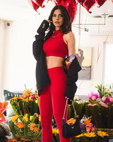 image by liviabritopes containing Flower, Plant, Active pants, Waist, Thigh