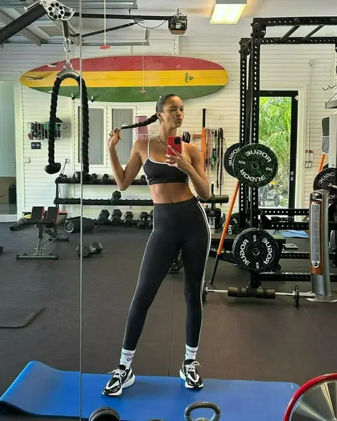 image by laisribeiro containing Joint, Barbell, Shoulder, Weights, Muscle