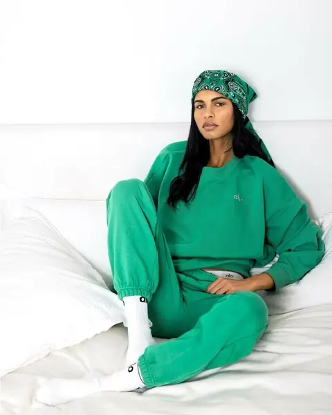 image by daianesodre containing Face, Outerwear, Leg, Human body, Sleeve