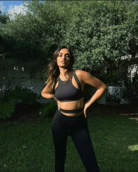 image by giizeleoliveira containing yoga pant, Active pants, Flash photography, Plant, Waist