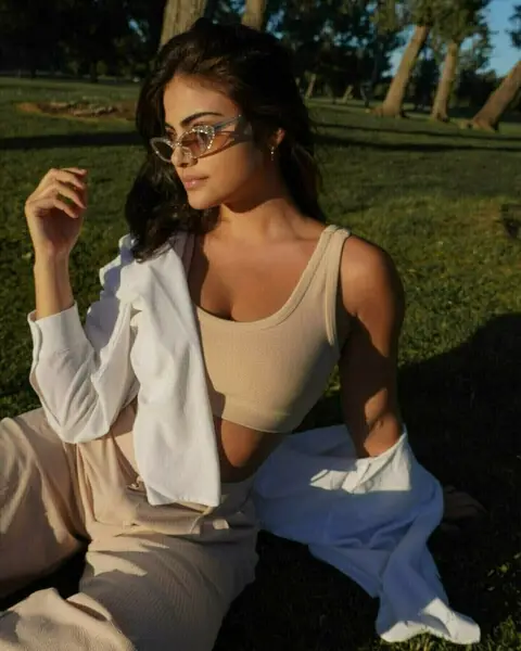 image by saraorrego containing Glasses, Joint, Vision care, Shoulder, Eyewear