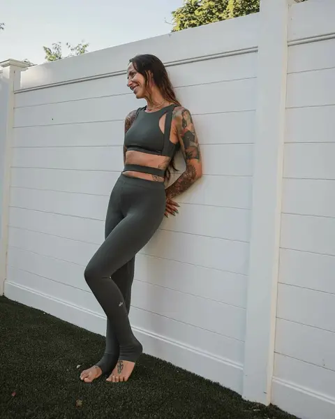 image by eleonorazampatti containing Joint, Shoulder, Active pants, Waist, Grey