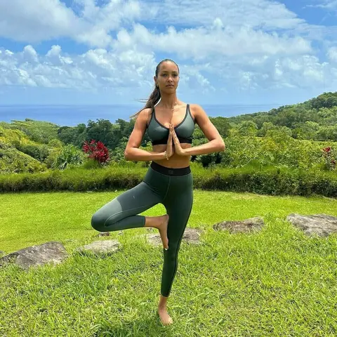 image by laisribeiro containing Cloud, Sky, Plant, yoga pant, Active pants