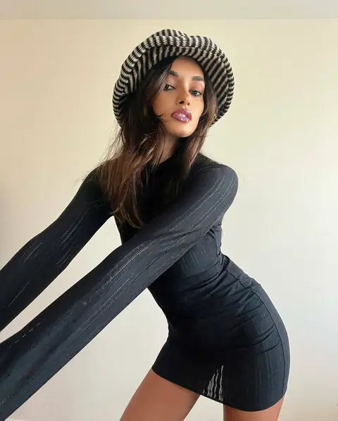 image by giizeleoliveira containing Lip, Outerwear, Shoulder, Flash photography, Hat