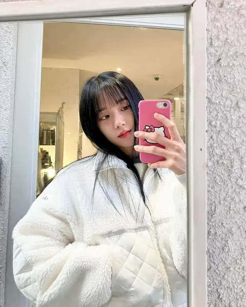 image by sooyaaa__ containing woman, girl, mirror, selfie, take