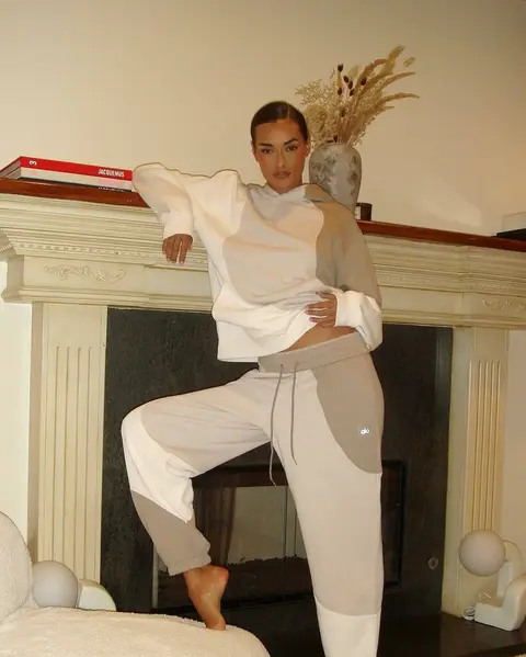 image by giizeleoliveira containing woman, white, pose, stand, fireplace