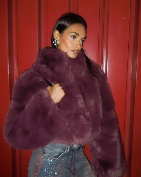 image by giizeleoliveira containing fur coat, woman, purple, wear, coat