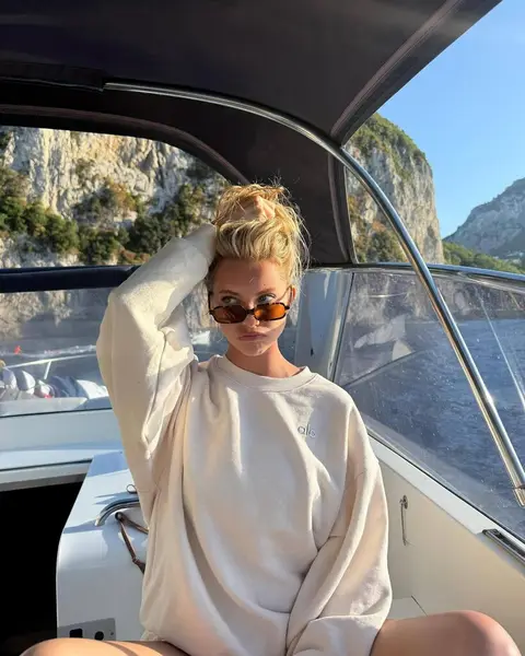 image by magui_corceiro containing boat, sit, woman, sunglasses, goggles